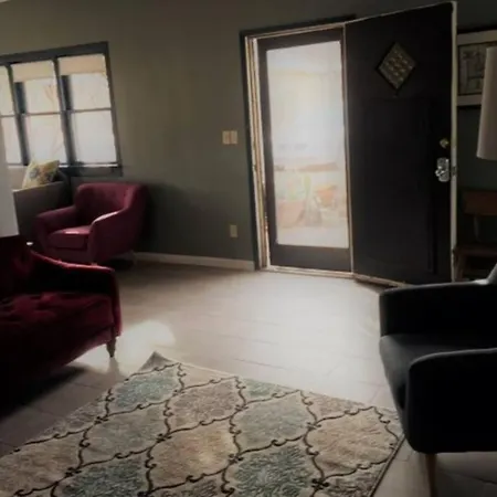 Expansive Ground Floor Pensione. Clarkdale Exterior foto