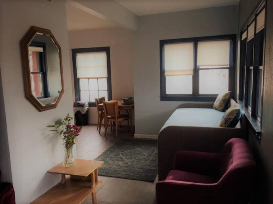 Expansive Ground Floor Pensione. Appartement *
